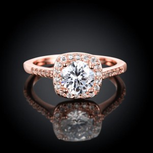 Kare Montür Rose Kaplama Tek Taş Swarovski Gümüş Yüzük Kare Montür Rose Kaplama Tek Taş Swarovski Gümüş Yüzük