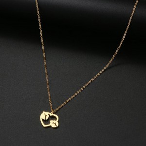 Kalp İçinde Yaprak Gümüş Kolye