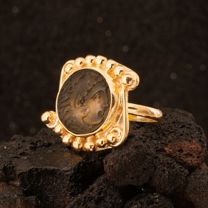 Yeşil Taşlı Medusa Cam Baskılı Altın Kaplama Kadın Gümüş Yüzük Yeşil Taşlı Medusa Cam Baskılı Altın Kaplama Kadın Gümüş Yüzük