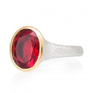 Yakut Taşlı Oval Otantik Kadın Gümüş Yüzük Yakut Taşlı Oval Otantik Kadın Gümüş Yüzük