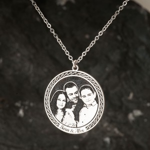 Aile Resimli ve İsimli Kişiye Özel Gümüş Kolye