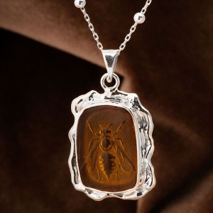 Sarı Taşlı Arı Baskılı Kadın Gümüş Kolye