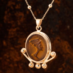 Sarı Taşlı Kleopatra Baskılı Altın Kaplama Kadın Gümüş Kolye