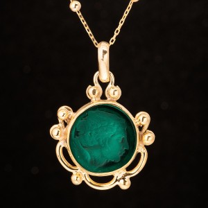 Yeşil Taşlı Sezar Cam Baskı Otantik Altın Kaplama Kadın Gümüş Kolye Yeşil Taşlı Sezar Cam Baskı Otantik Altın Kaplama Kadın Gümüş Kolye