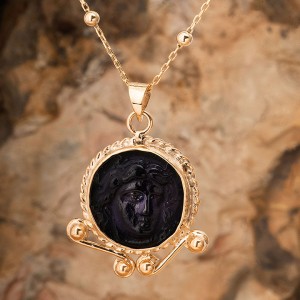 Siyah Taşlı Medusa Baskılı Altın Kaplama Kadın Gümüş Kolye