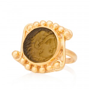 Yeşil Taşlı Medusa Cam Baskılı Altın Kaplama Kadın Gümüş Yüzük Yeşil Taşlı Medusa Cam Baskılı Altın Kaplama Kadın Gümüş Yüzük