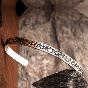 Taş Desenli Gümüş Erkek Bilekliği