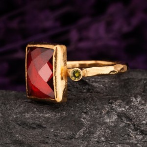 Garnet Taşlı Altın Kaplama Oval Otantik Kadın Gümüş Yüzük Garnet Taşlı Altın Kaplama Oval Otantik Kadın Gümüş Yüzük
