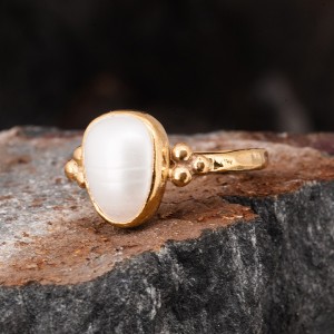 İnci Taşlı Oval Otantik Kadın Gümüş Yüzük Modeli İnci Taşlı Oval Otantik Kadın Gümüş Yüzük Modeli