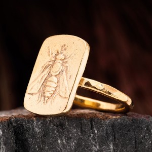 Zeus Arı Altın Kaplama Kadın Gümüş Yüzük Modeli Zeus Arı Altın Kaplama Kadın Gümüş Yüzük Modeli