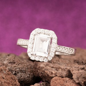 Baget Tek Taş Swarovski Gümüş Yüzük Baget Tek Taş Swarovski Gümüş Yüzük