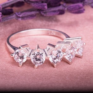 Beş Taş Swarovski Gümüş Yüzük Beş Taş Swarovski Gümüş Yüzük