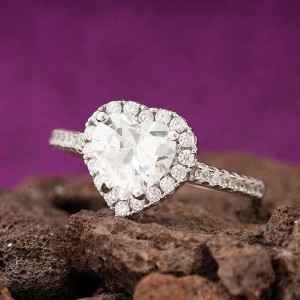 Kalpli Tek Taş Swarovski Gümüş Yüzük Kalpli Tek Taş Swarovski Gümüş Yüzük