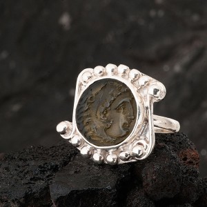 Yeşil Taşlı Medusa Cam Baskılı Kadın Gümüş Yüzük Yeşil Taşlı Medusa Cam Baskılı Kadın Gümüş Yüzük