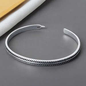 Tüy Görünümlü Gümüş Bileklik Tüy Görünümlü Gümüş Bileklik